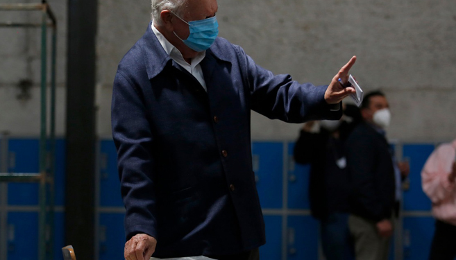 Ex Presidente Lagos al acudir a votar: «Tenemos la posibilidad de redactar la Constitución que queremos»