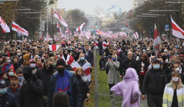 Bielorrusos protestan contra Lukashenko en día que vence ultimátum de la oposición