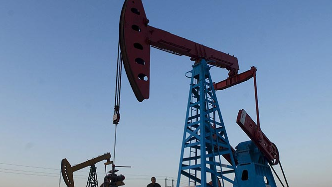 Mercado del petróleo anota su peor mes desde marzo ante la fuerte segunda ola de contagios por covid-19