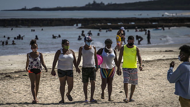 Cuba reabre sus fronteras y volverá a recibir turistas en su balneario más famoso tras siete meses