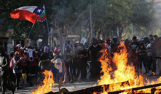 Manifestaciones en Santiago y regiones marcan antesala del primer aniversario del 18-O