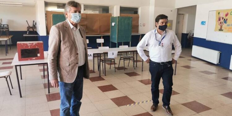Permitirá a los ciudadanos informarse sobre recomendaciones sanitarias y de comportamiento en espacios exteriores durante el plebiscito.