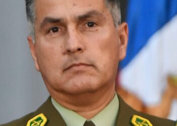 PRESIDENTE ACEPTA RENUNCIA DE GENERAL DE CARABINEROS.