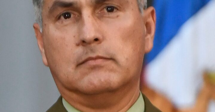 PRESIDENTE ACEPTA RENUNCIA DE GENERAL DE CARABINEROS.