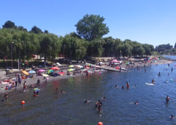 PUYEHUE SE PREPARA PARA USAR LAS PLAYAS.