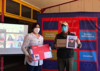Comenzó la entrega de computadores para niños con Necesidades Educativas Especiales.