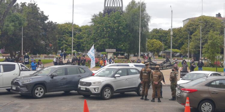 GASTRONOMICOS DE OSORNO PROTESTAN FRENTE LA GOBERNACIÓN.