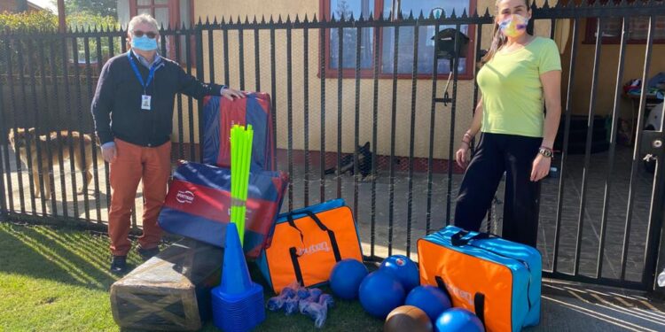 Deportistas del programa “Entrenamientos Promesas Chile” reciben implementación de Mindep IND.