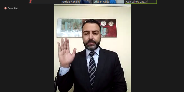 PRESIDENTE DE LA CORTE DE PUERTO MONTT TOMA JURAMENTO A NOTARIO DE LA SEXTA NOTARÍA DE LA COMUNA.