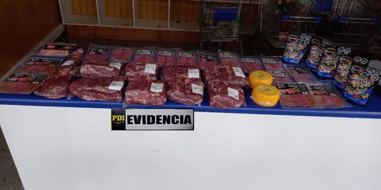 PDI DE VALDIVIA DETUVO A CUATRO PERSONAS POR HURTO.