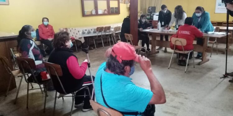 MUNICIPIO DE OSORNO ENTREGÓ AYUDA SOCIAL PARA SUPLEMENTEROS Y CONDUCTORES DE TAXIS BÁSICOS.