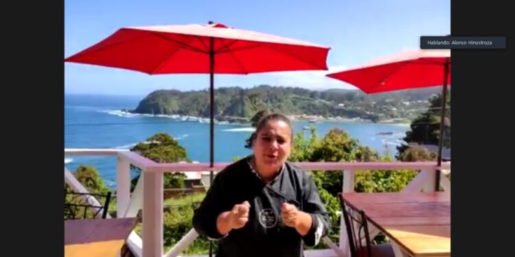 Emprendedores de la provincia promocionan destinos turísticos en Osorno a Fuego Lento.