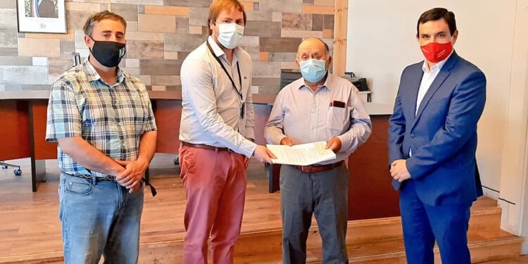 Entregan cheques del Fondo Social Presidente de la República en Río Negro.