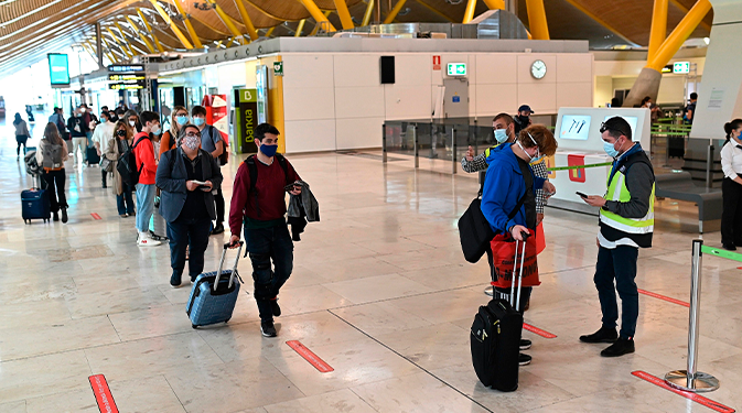 España exigirá test PCR negativo para ingresar al país a pasajeros de 65 países y zonas de riesgo