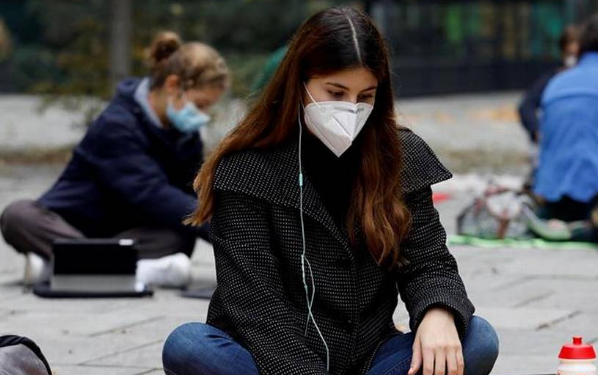 Estudiantes se rebelan contra los cierres de los colegios en Italia