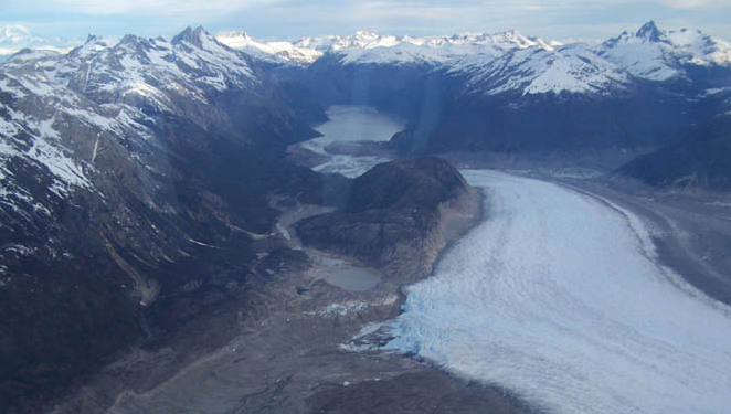 Alcalde de Tortel atribuye vaciamiento del Lago Cachet II a deshielos y advierte sus peligros «cuando es explosivo»