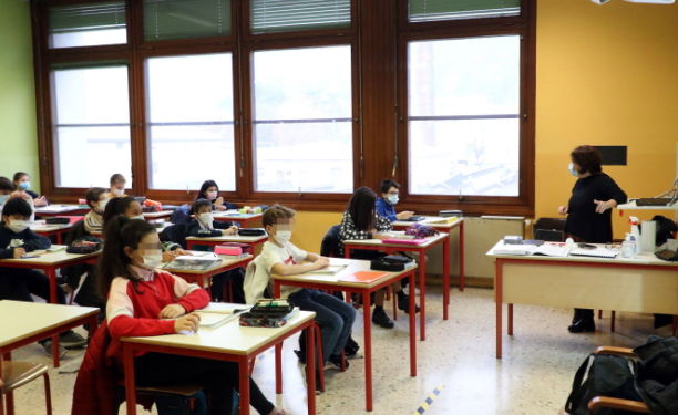 OMS defiende mantener colegios abiertos en Europa pese a segunda ola y cree evitable los confinamientos