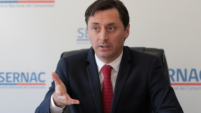 Sernac presenta demandas colectivas contra dos grandes del retail por problemas en ventas online