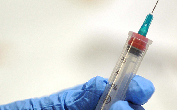 Minsal da detalles de vacunación: Será gratuita para población de riesgo y desconoce valor para privados