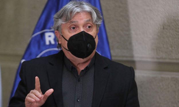 Ministro expresa «preocupación» por salud del senador Navarro: Está conectado a ventilador mecánico tras cirugía cardíaca