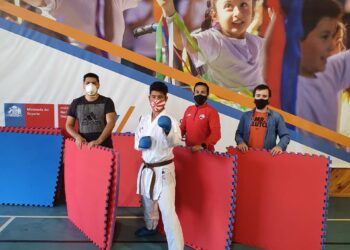 Mindep e IND entregan implementación deportiva a menores del programa Crecer en Movimiento.