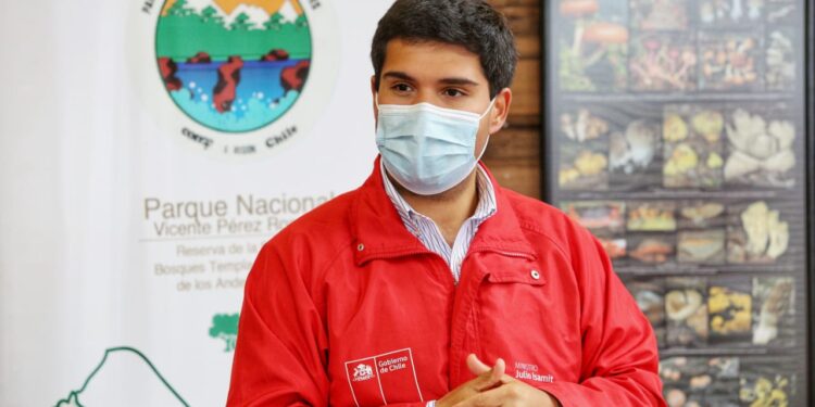Ministro de Bienes Nacionales presentó Visor Parques Nacionales en el Volcán Osorno.