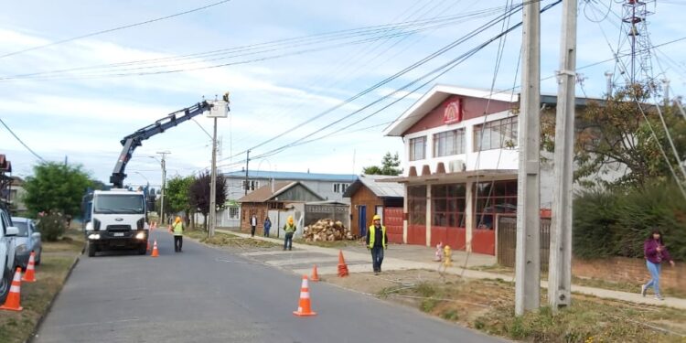 Hoy Saesa realizará faenas de reemplazo de líneas en Río Bueno.