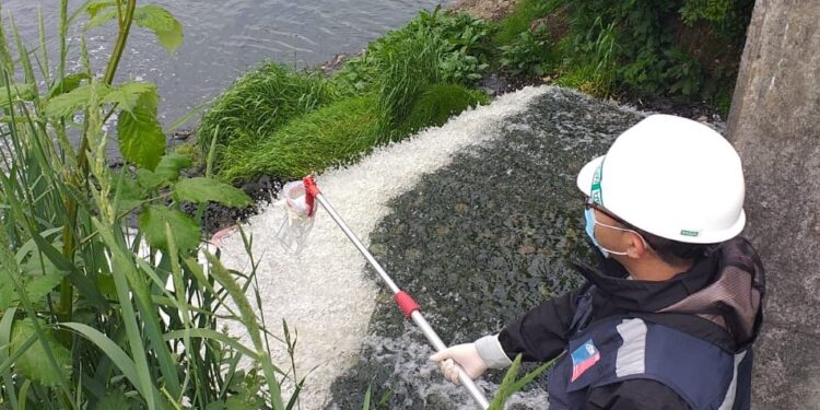 Inician otra investigación por nuevo foco de contaminación del río Rahue