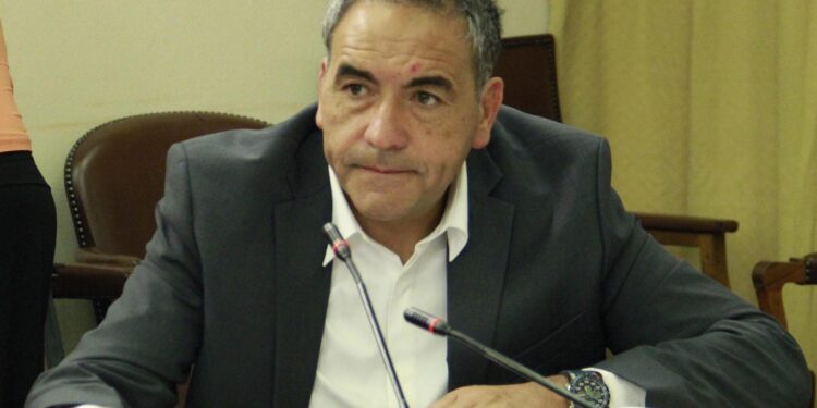 Diputado Espinoza:” Dichos del Ministro Paris ponen una lápida al turismo del sur del país”