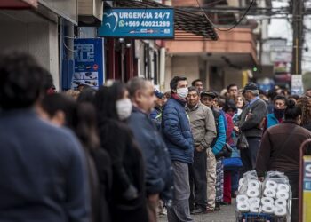 Clientes de BancoEstado denuncian colapso para transferencias