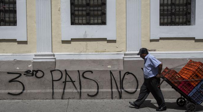 El Salvador comenzó a aplicar polémico acuerdo migratorio con EE.UU.