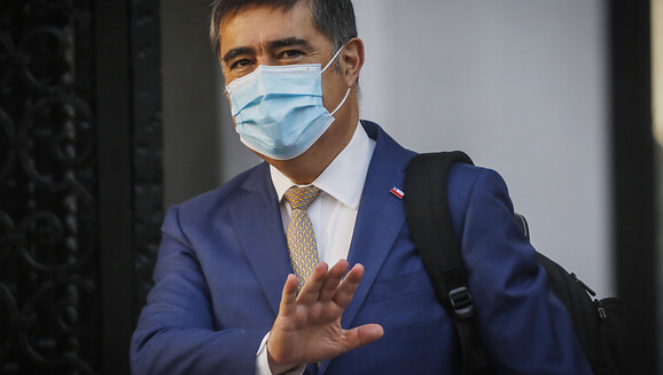 Mario Desbordes presenta su renuncia al Ministerio de Defensa