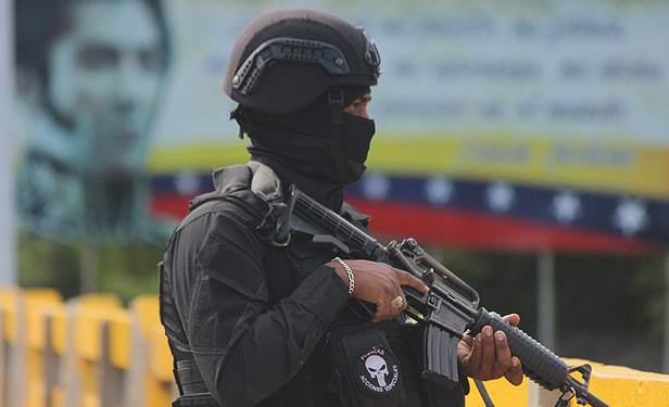 Venezuela despliega más de 350.000 policías para vigilar las elecciones de este domingo