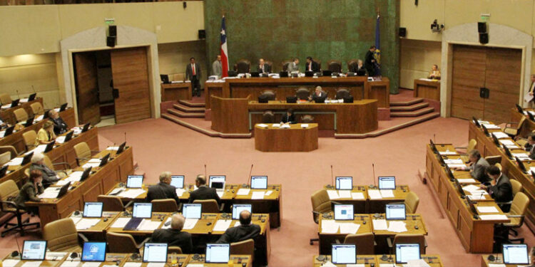 Senado aprueba modificación electoral que permite reelección de alcaldes