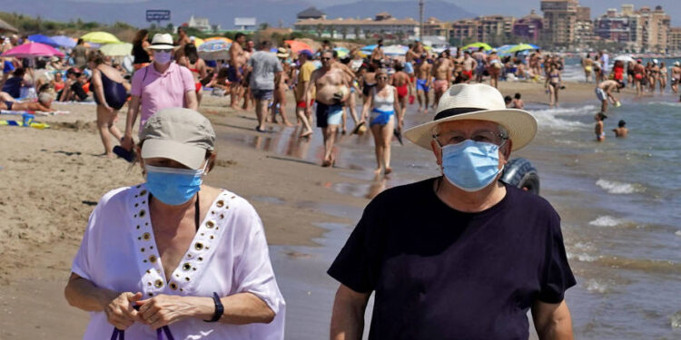 Minsal estudia regular permiso de vacaciones con destino a regiones más colapsadas