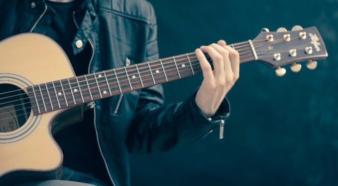 Gobierno da un paso atrás: Quita prohibición de emitir música en bares