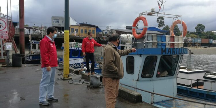 Pescadores de Los Lagos reciben fondos del gobierno para adquirir equipos de seguridad