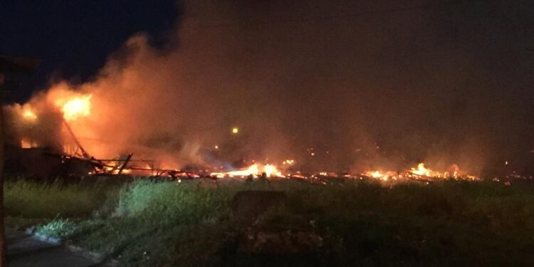 Pérdidas millonarias en incendio que afectó inmuebles municipales en Purranque