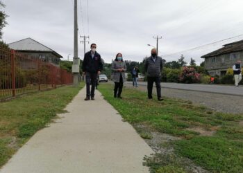 Alcalde de Osorno inspeccionó obras de reposición de veredas en Cancura