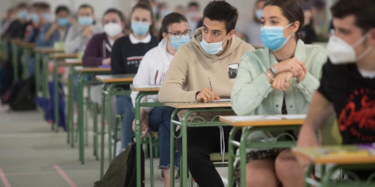 Solo un 9% aprueba el regreso a clases presenciales en marzo según Cadem