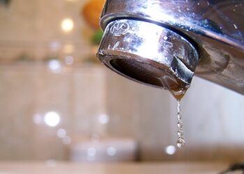 En Purranque entregan agua por emergencia a familias campesinas