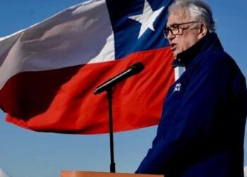 Intendente Harry Jurgensen renunció a su cargo e inscribe candidatura a Constituyente
