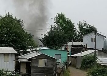 Incendio destruyó una vivienda de un campamento en Osorno