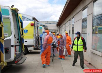 Trasladan a pacientes Covid-19 desde Osorno hacia la Región Metropolitana
