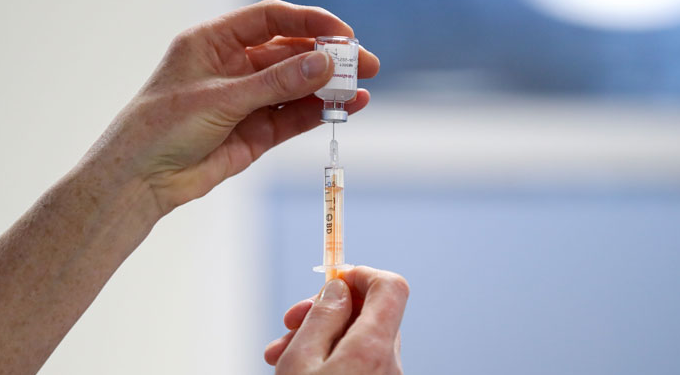 ISP recibe autorización para importar la vacuna fabricada por AstraZeneca y U. de Oxford