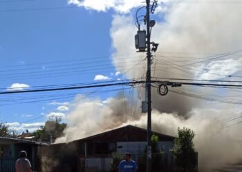 Incendio destruyó vivienda en Rahue Alto
