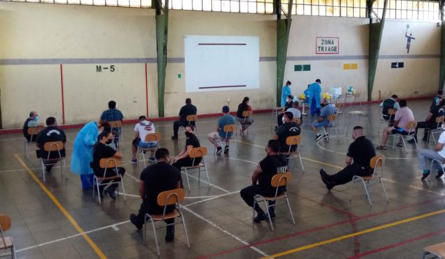 Gendarmes e internos iniciaron proceso de vacunación contra el Covid-19 en cárceles de la región