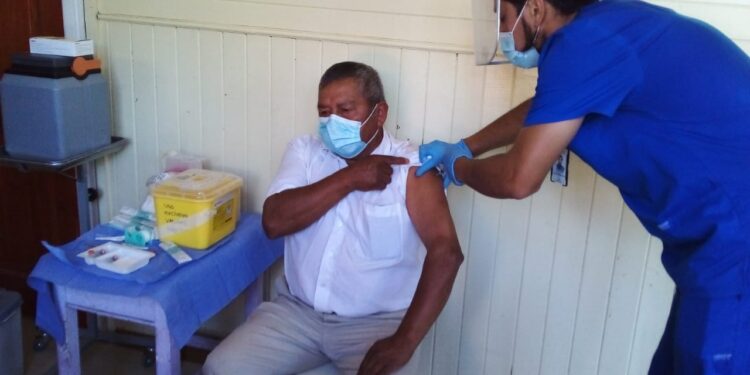 60 personas ya se han vacunado contra el Covid en Estaciones Médicas rurales