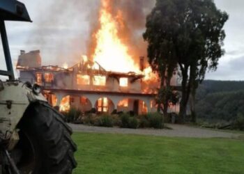 Víctimas de los últimos incendios en Lautaro piden renuncia de Piñera