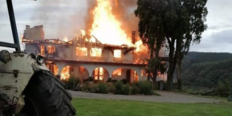 Víctimas de los últimos incendios en Lautaro piden renuncia de Piñera